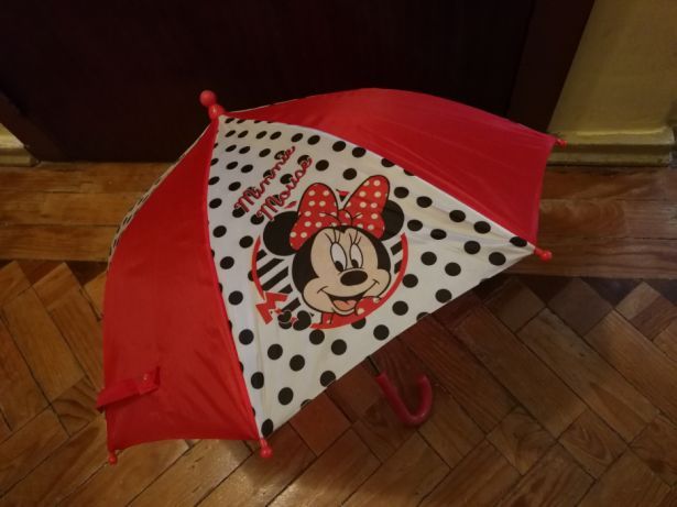 Chapéu de chuva de criança Minnie ou Cars sem marcas de uso