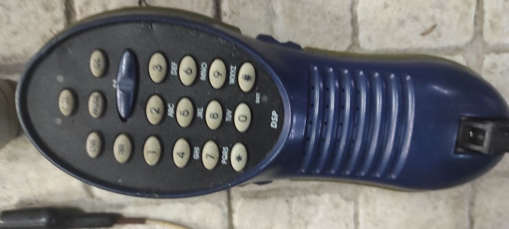 Intercete telefónico e tesouras de cravar em blocos