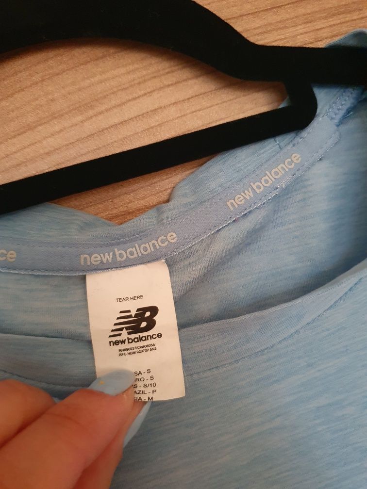 Błękitna koszulka New Balance, r. S