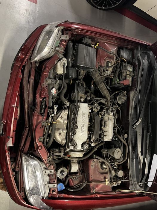 Honda Civic 1.5 Vtec-e acidentado.