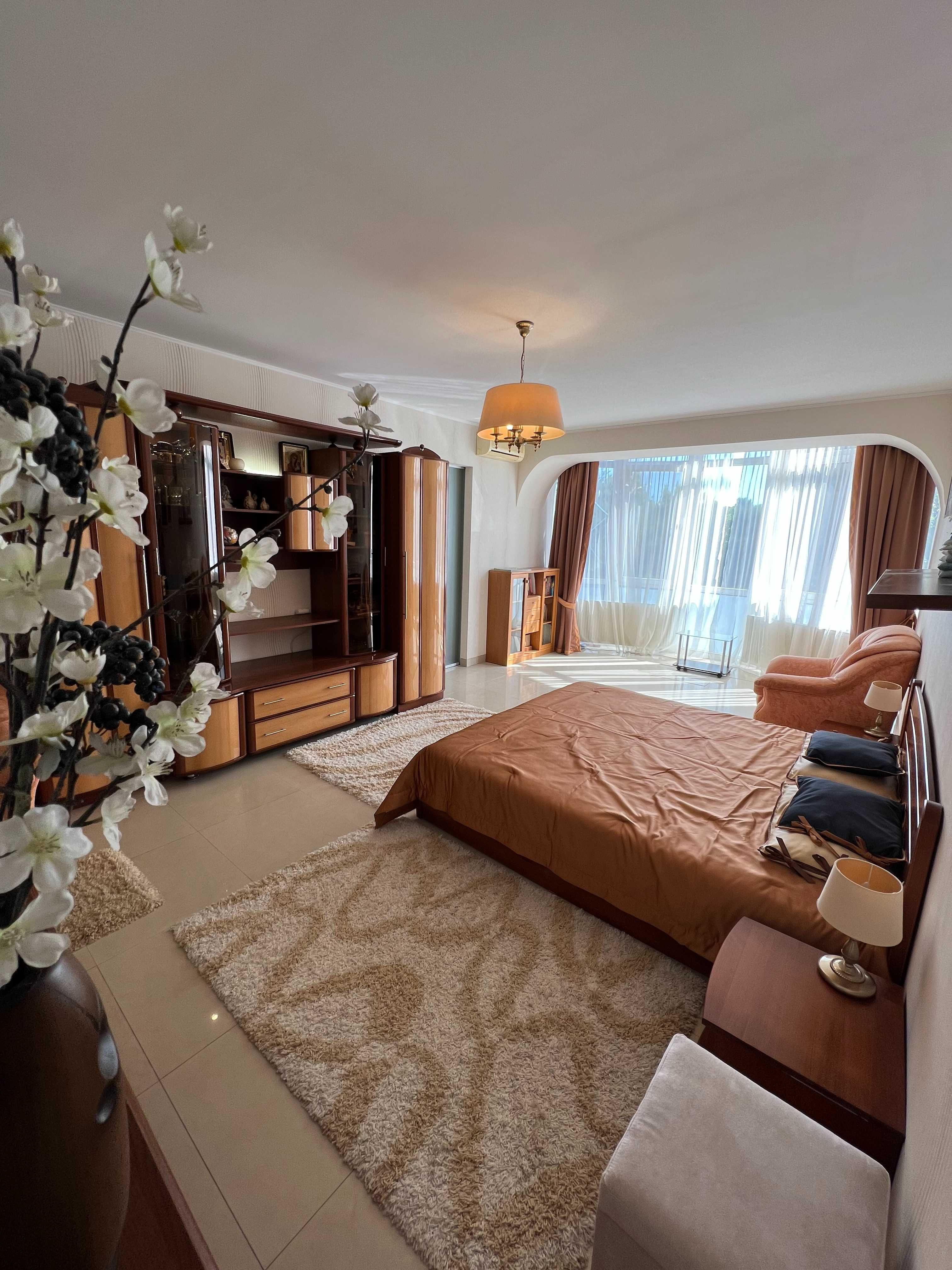 Продам 3-комнатную квартиру, низ проспект Поля Вознесенская 50