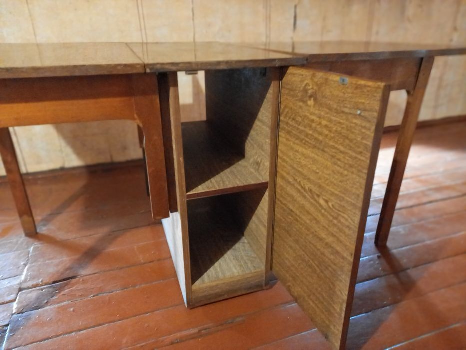 Розкладний стіл-книжка  на роліках