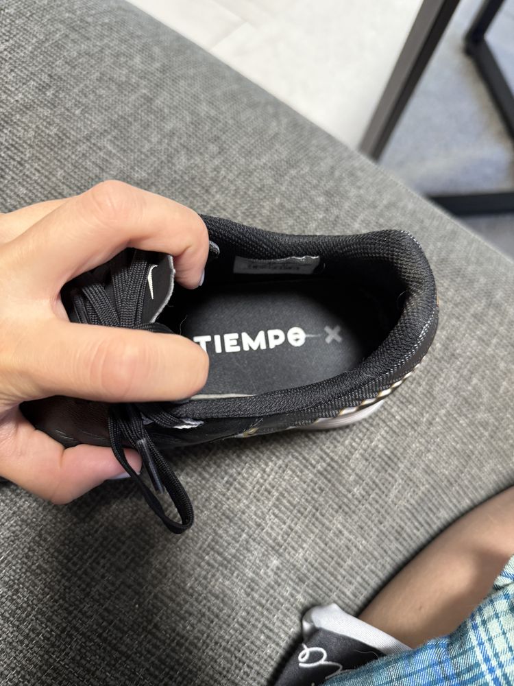 Сороконожки Nike Tempo 897766-002
