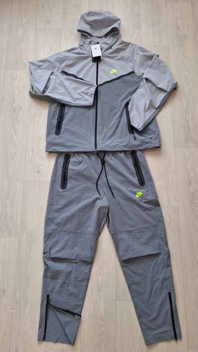 Костюм Nike Tech HV6514 065 размер L.
