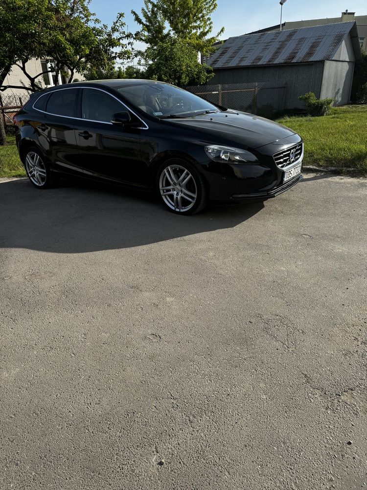 Volvo V40 D4  .2014 rok