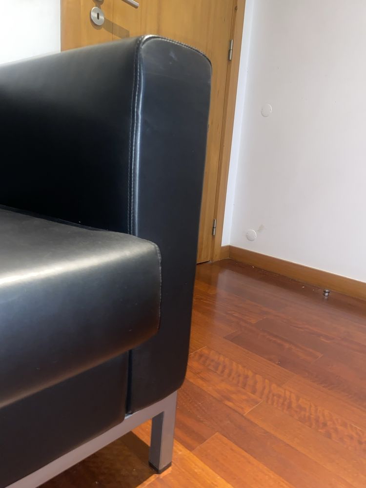 Sofa preto e prateado