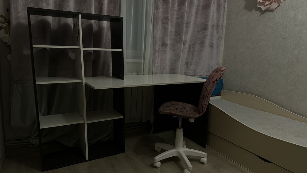 Меблі для дитячої кімнати - стіл, ліжко , крісло