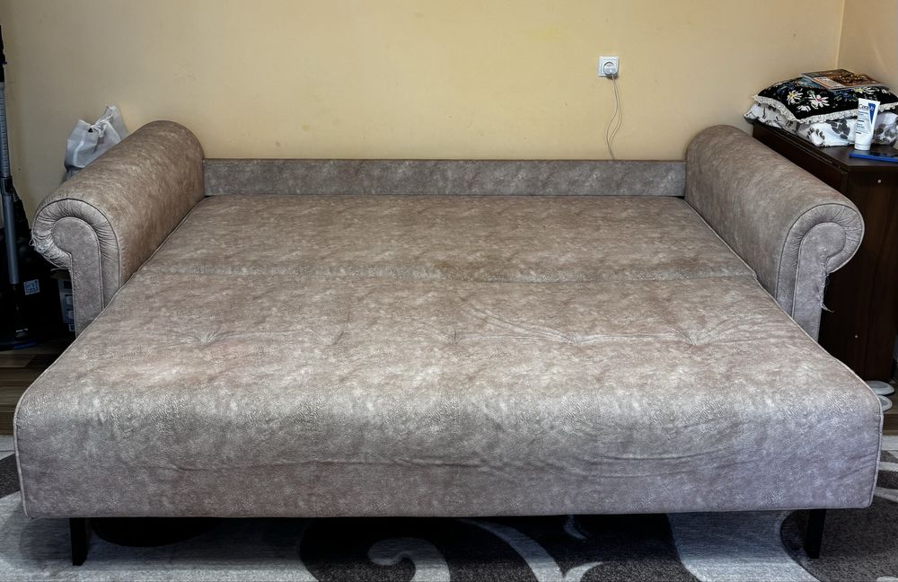 Продам диван бежевого кольору