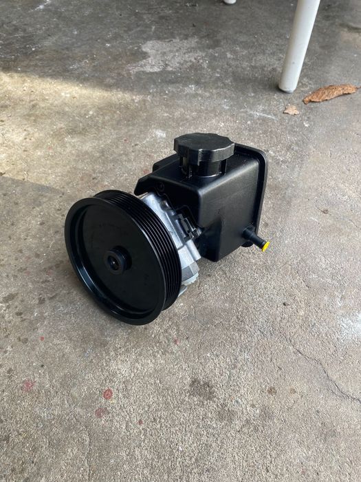 Гідропідсилювач рульового керма (ГУР) / Насос гідропідсилювача