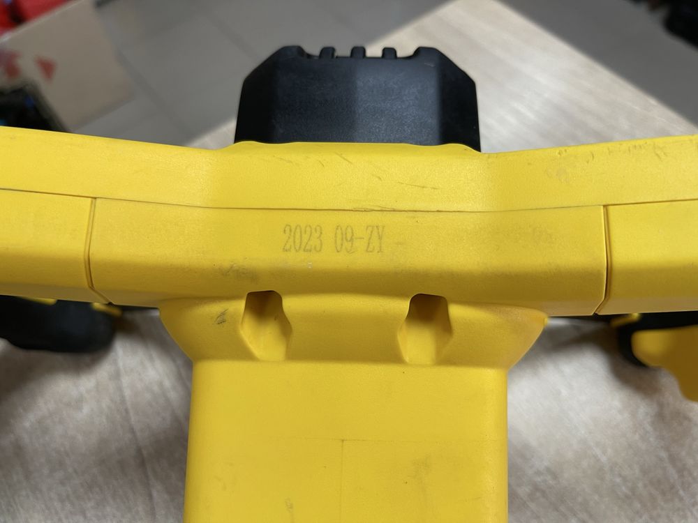 Dewalt DWD241 / вживаний будівельний міксер Девольт 1800W