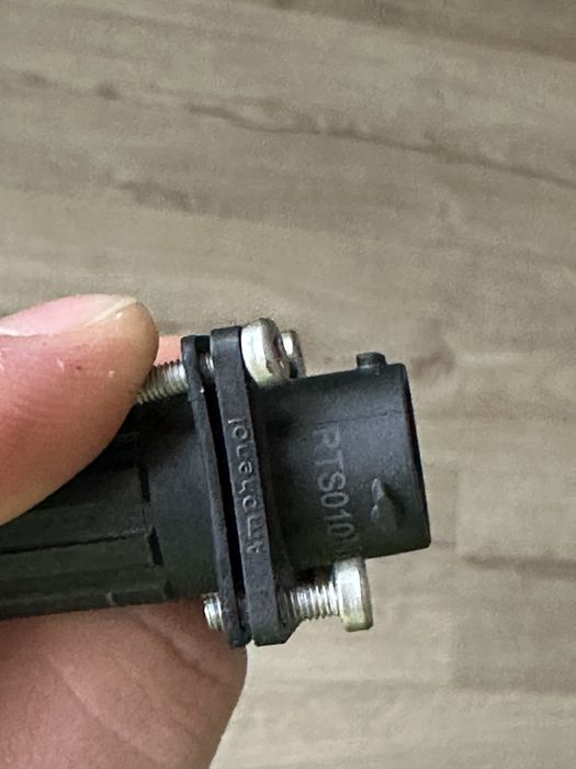 Wtyczka  z bateri stark varg