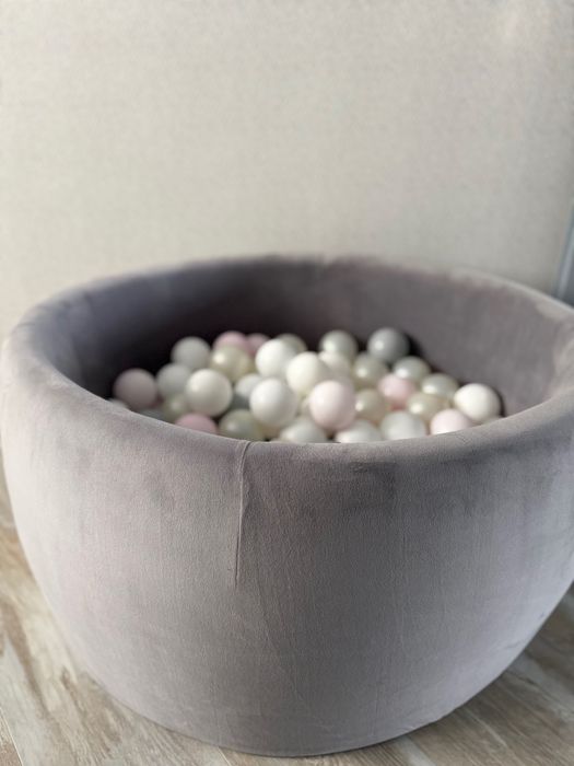 Сухой бассейн с шариками (велюровый ) в чохлах