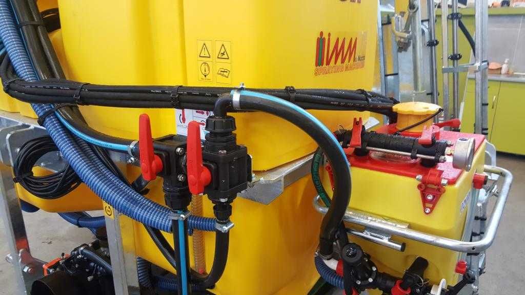 Обприскувач навісний Італія Moccia 1000л 15м з Bravo 400S оприскувач