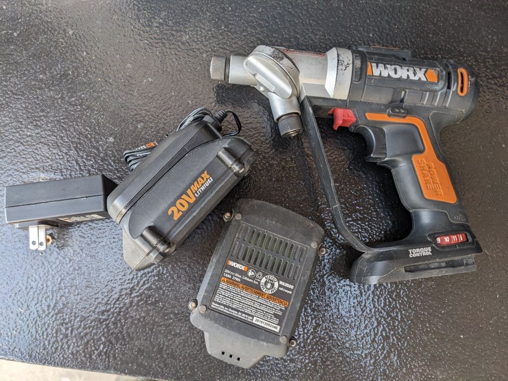Шурупокрут Worx WX176.L6