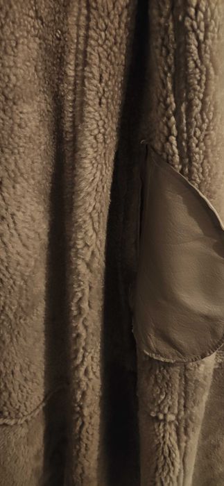 Kożuch damski z odpinanym kapturem