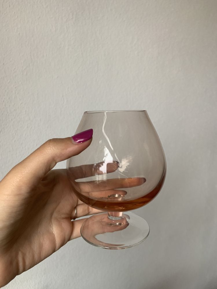 Conjunto de 3 copos de bebida espirituosa em vidro cor de rosa