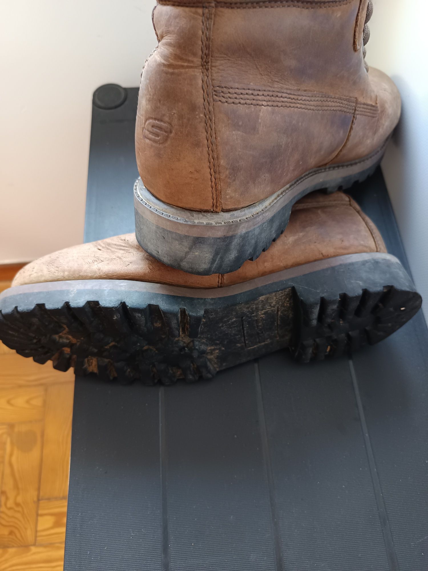 Botas em couro skechers