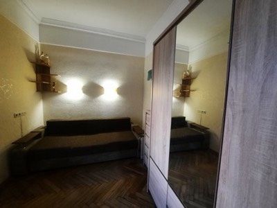 Печерськ,вул. Глазунова 4, 3х кімнатна в сталінці