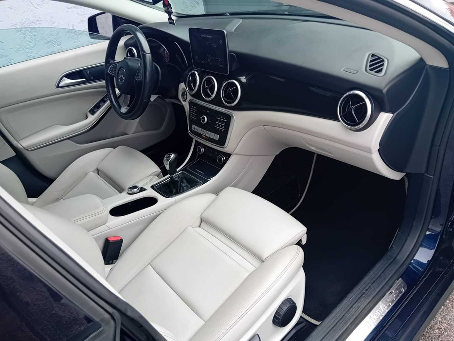 Mercedes CLA 180 cdi ( pequeno sinistro )