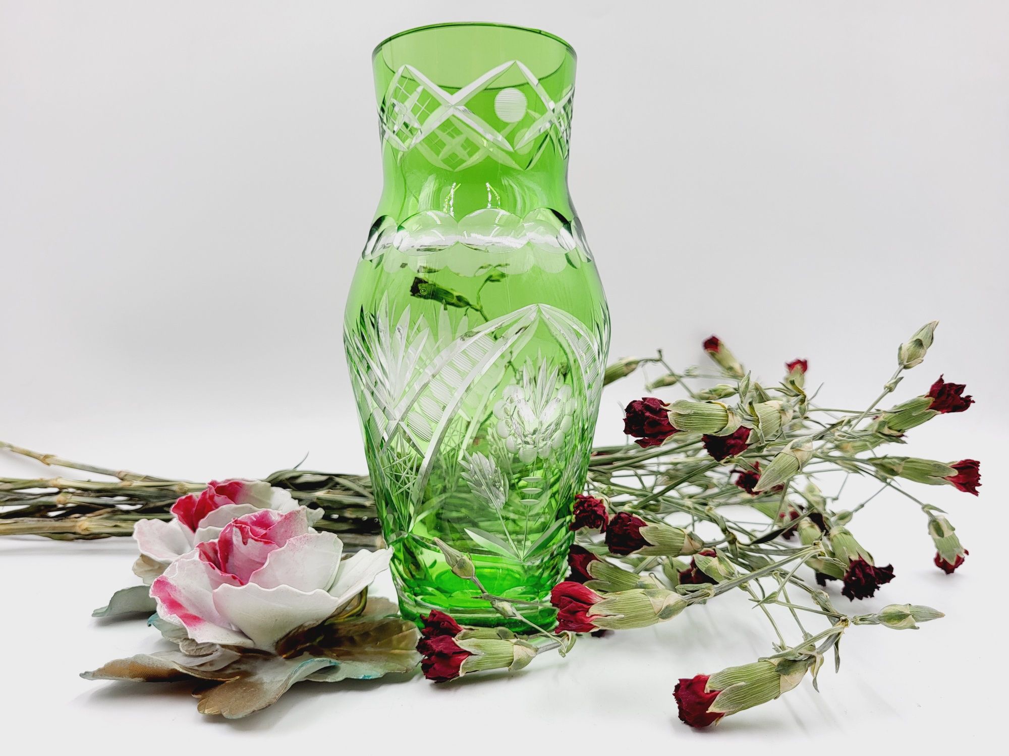 Piękny kryształowy szlifowany zielony wazon