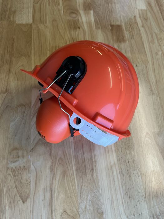 Kask ochronny z nausznikami