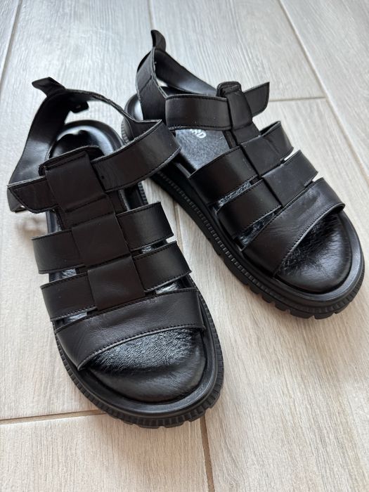 Продам босоніжки у відмінному стані!