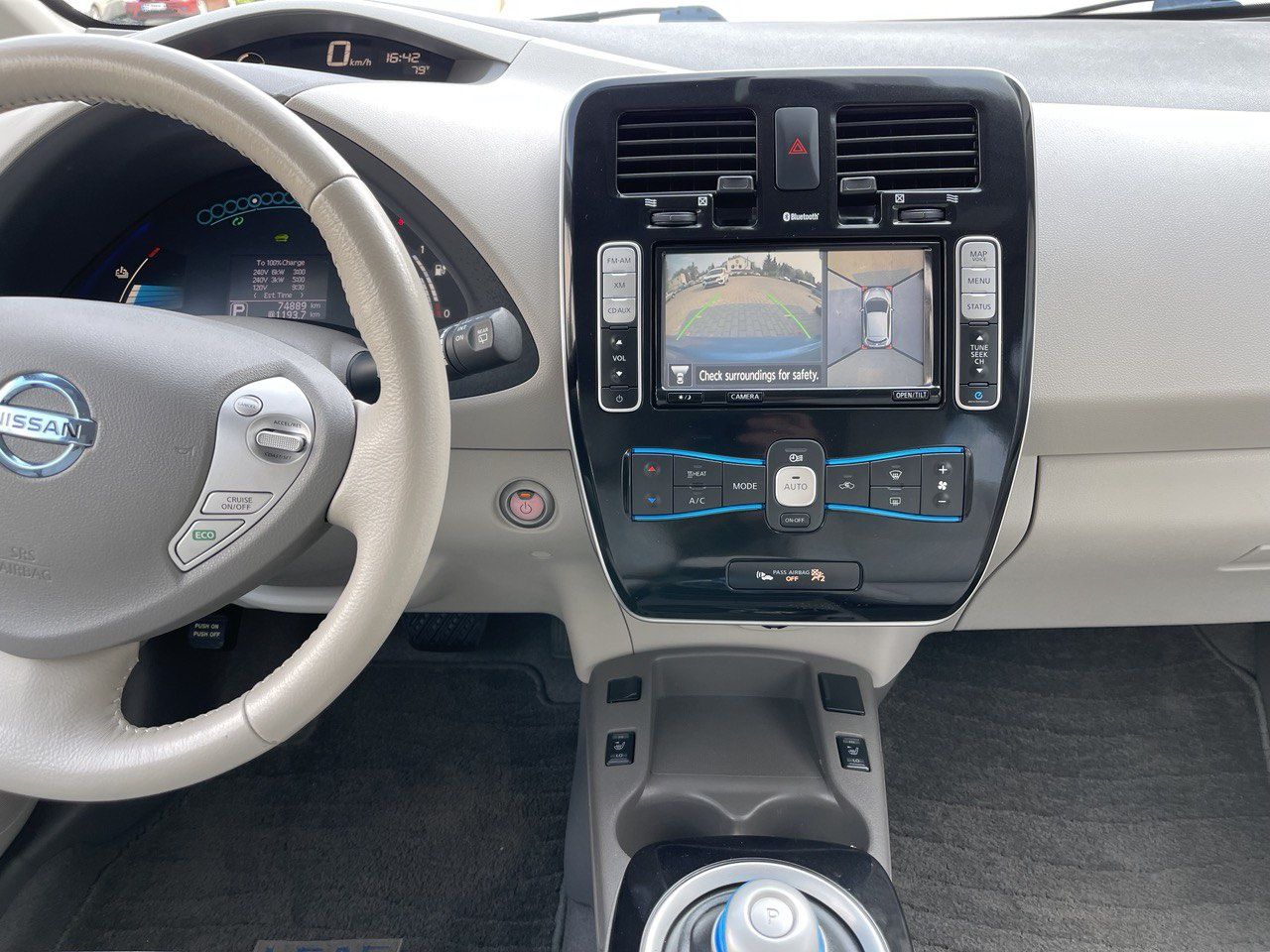Продам Nissan Leaf