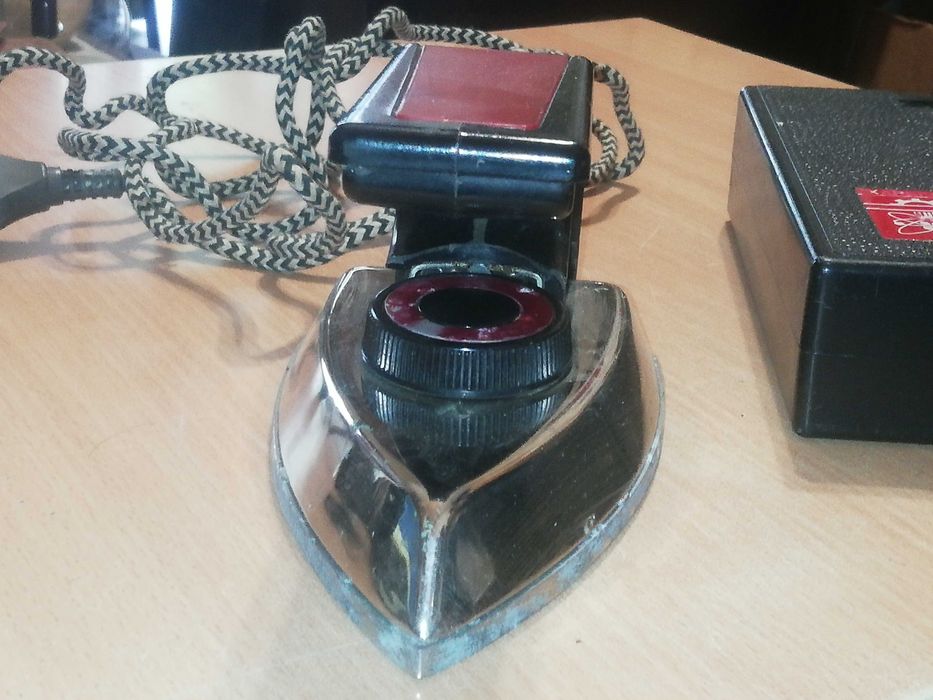 Stare turystyczne składane żelazko PRL       S