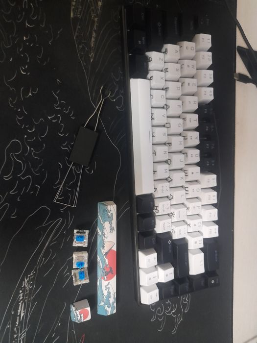 Клавіатура на синіх свічах