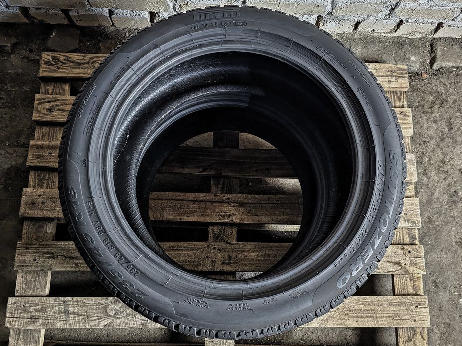 Зимова пара 235/45r18 Pirelli | 7.5mm | 2023 | Italy | Преміум шини