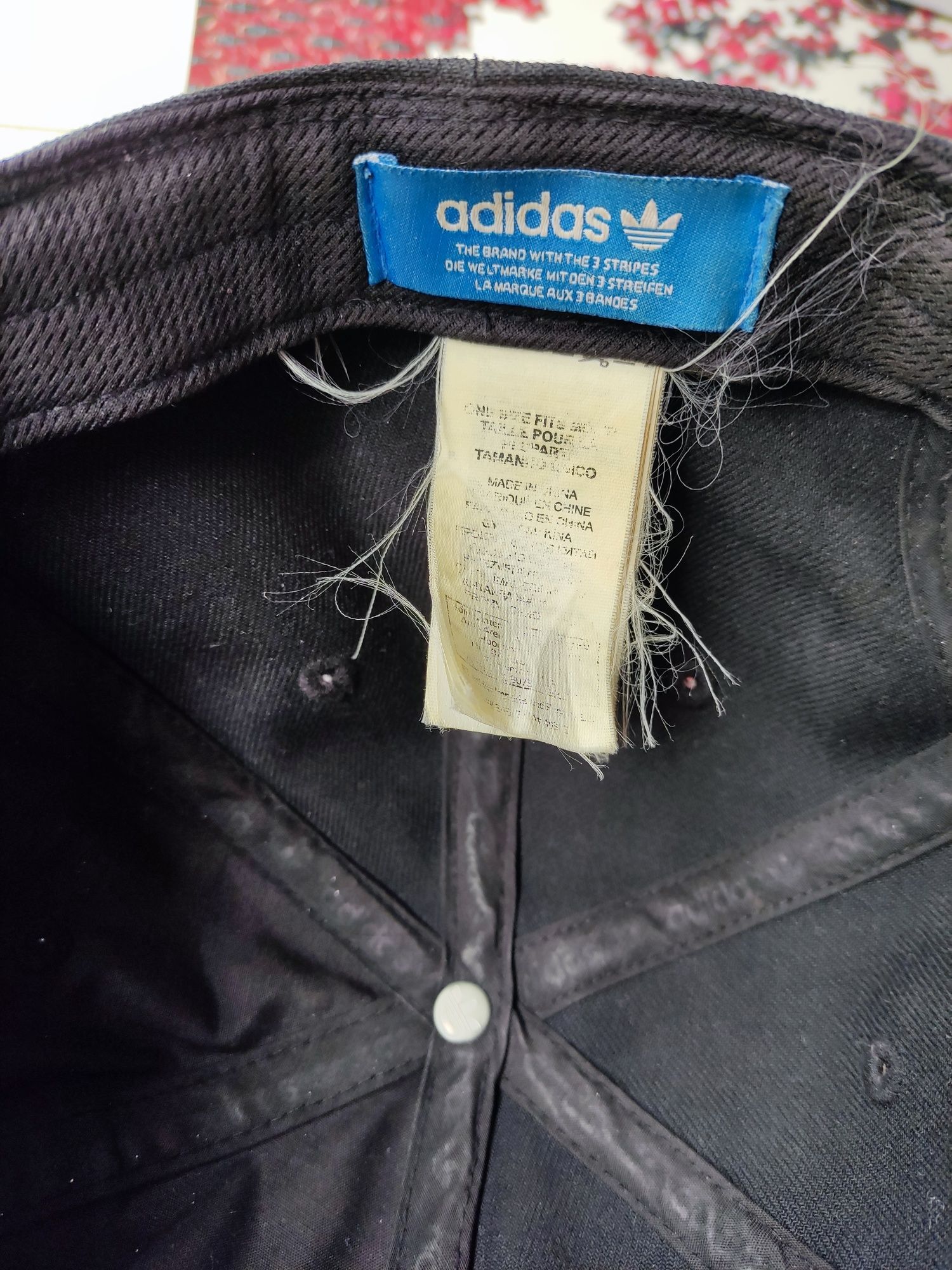 Czapka z daszkiem Adidas metalowe logo