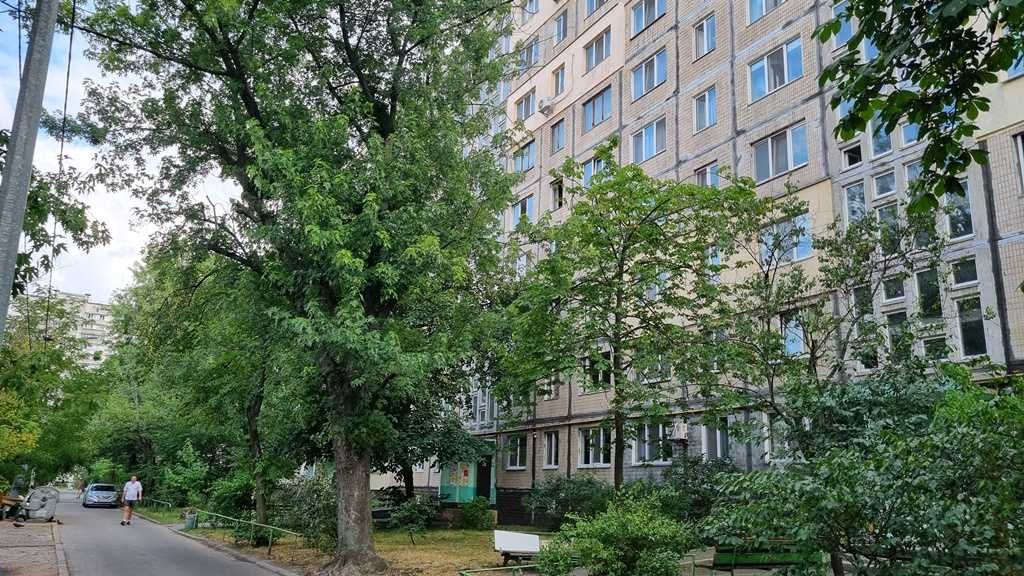 БЕЗ КОМІСІЇ! 2К по вул.Березняківська, 38, парк, пляж, магазини, школи