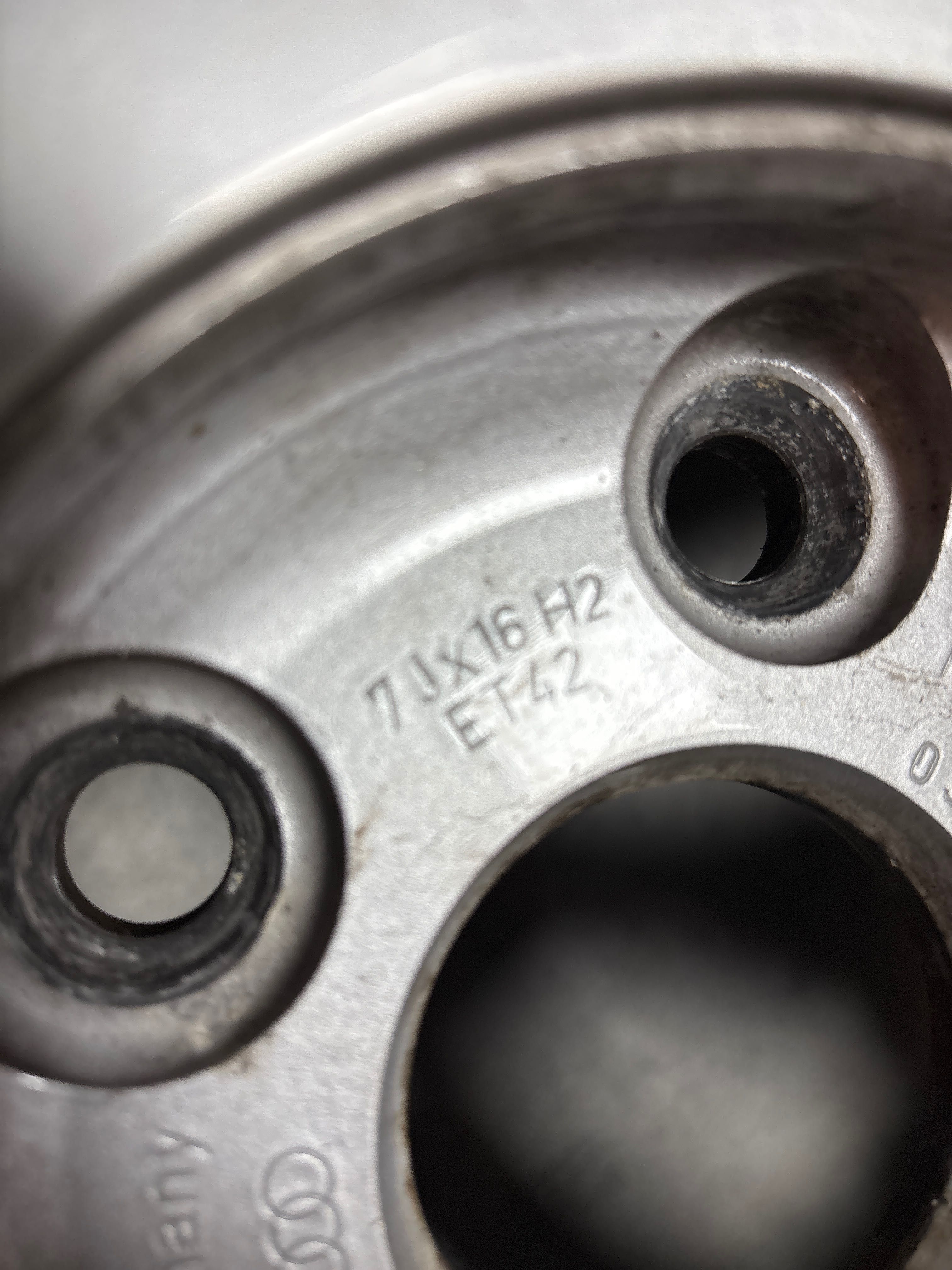 Felgi aluminiowe 16 cali Audi A4 B5 B6 B7 A3 oryginalne 5x112