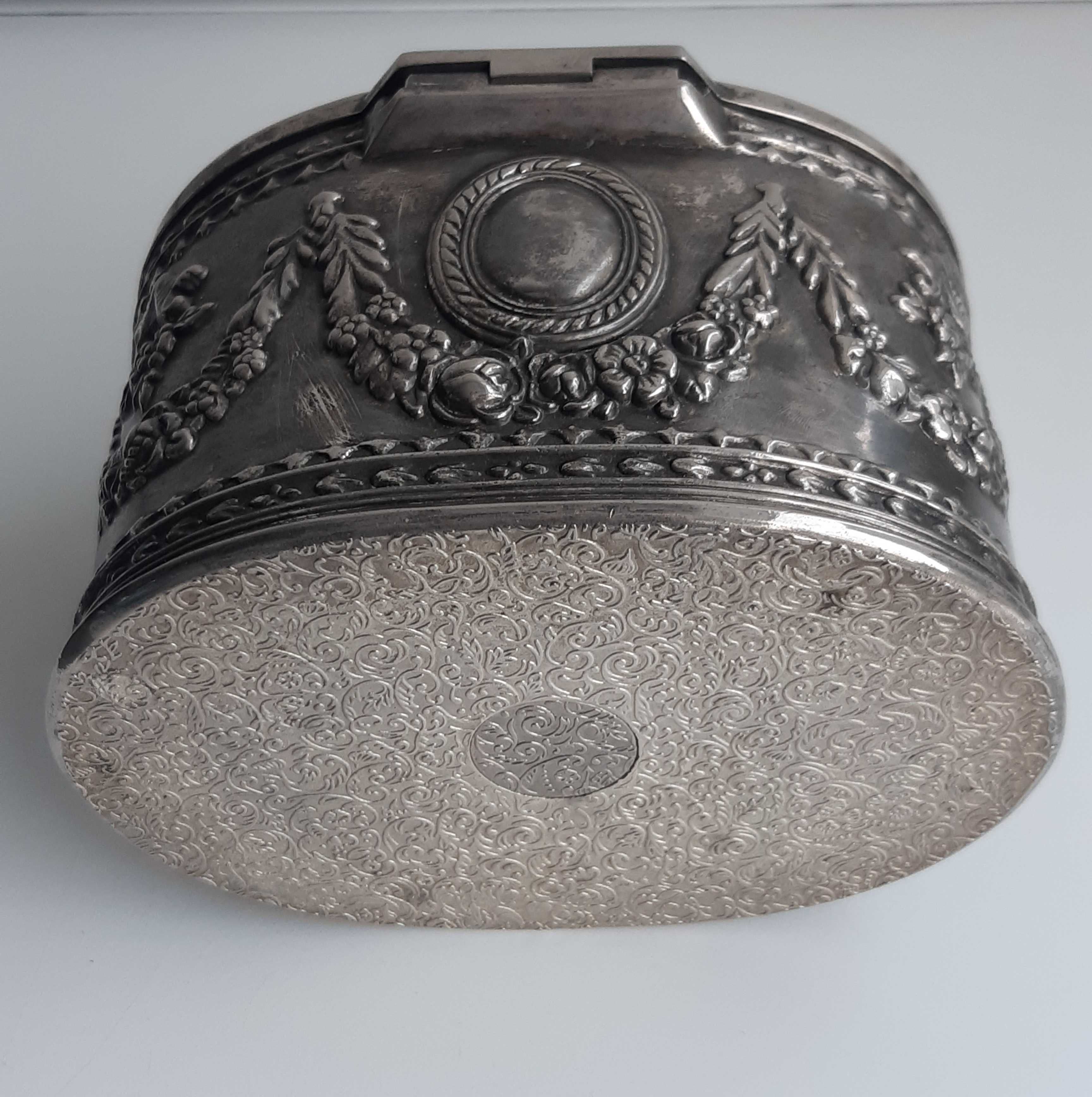 Antiga e maravilhosa Caixa Guarda Jóias
