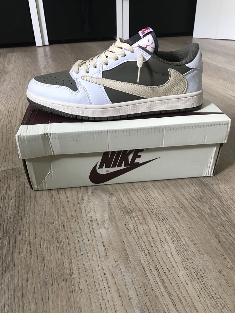 Nike x Travis scott Reverse mocha