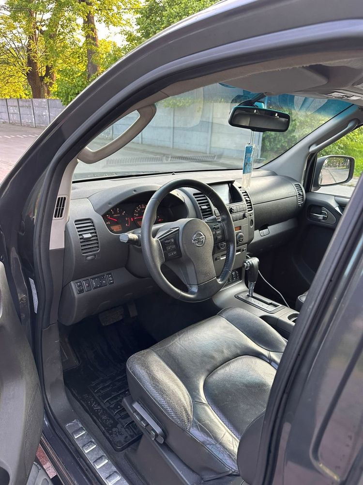 Nissan Navara 2.5 dci 4x4 automat reduktor hak Salon Polska
