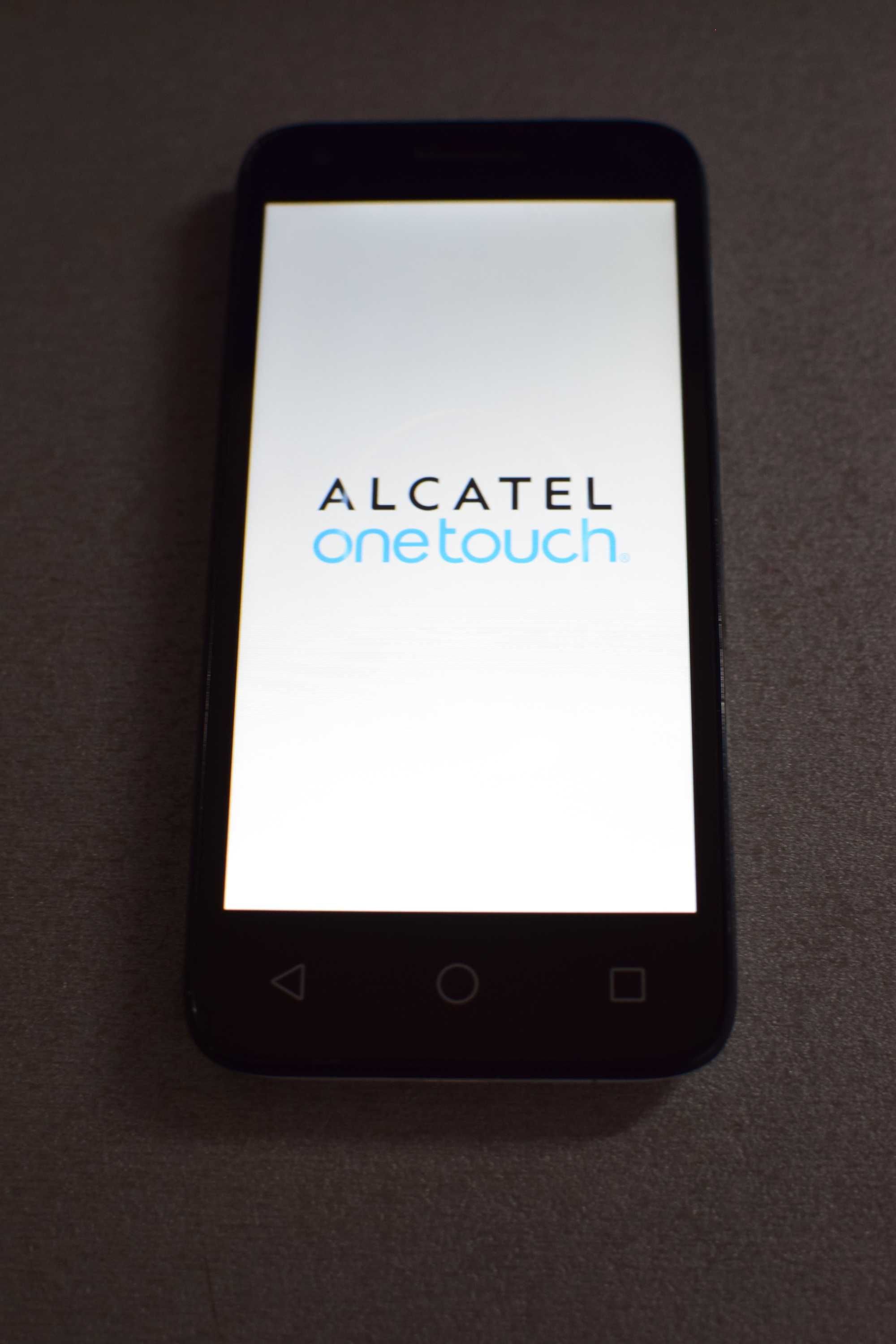 Смартфон Alcatel 4027D PIXI 3 White