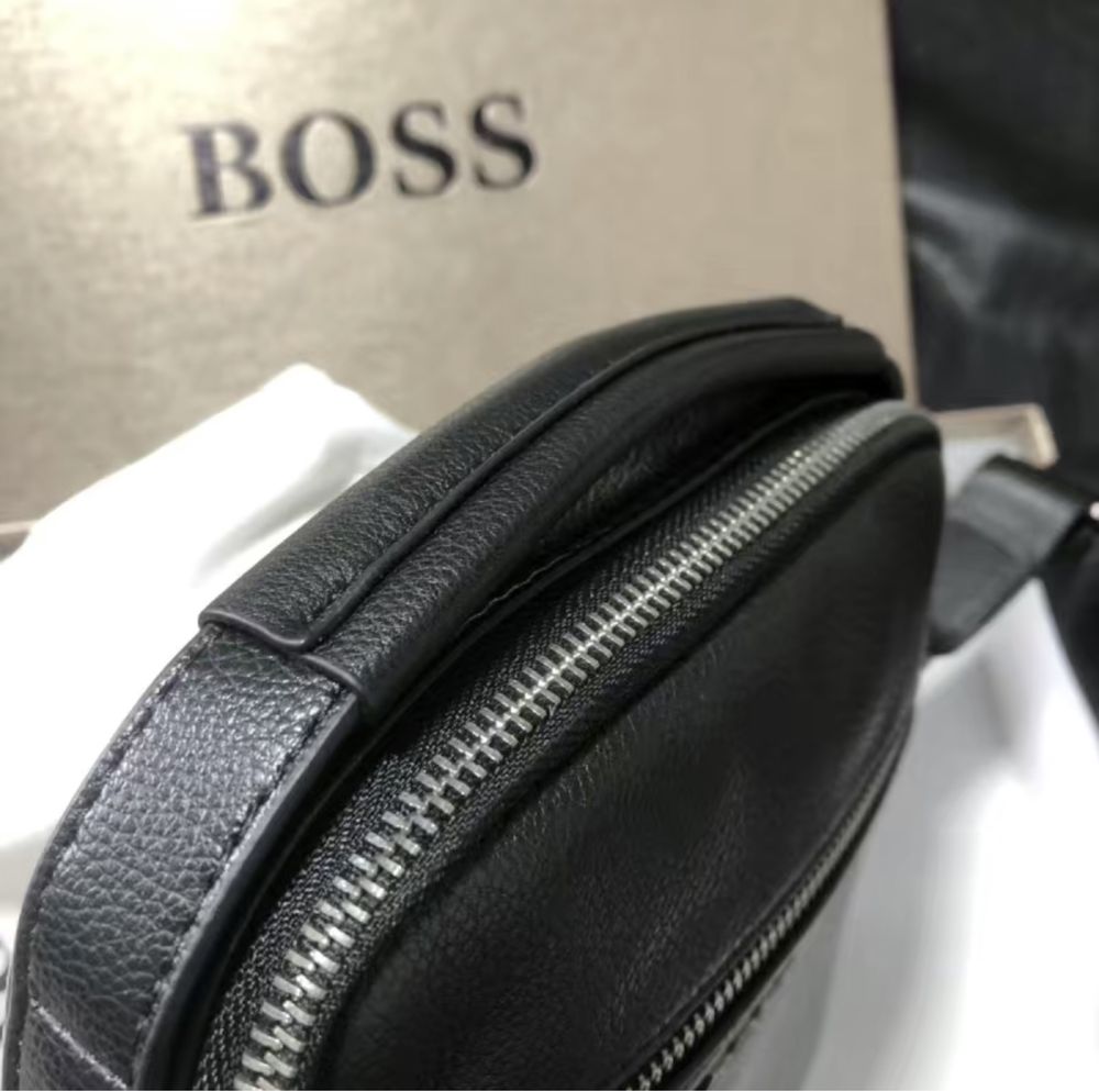 Чоловіча шкіряна сумка Boss в наявності