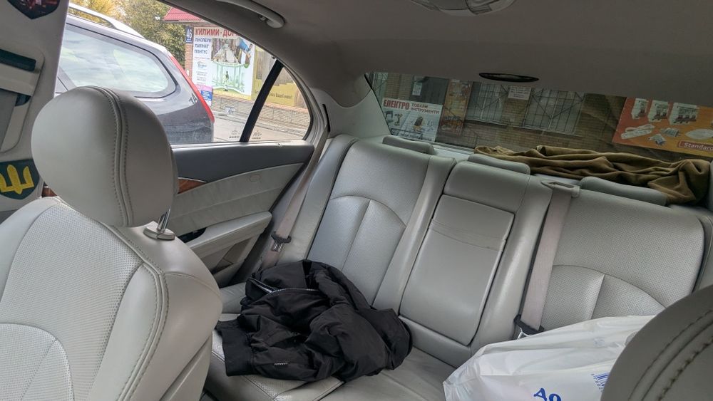 Mercedes E-Class W211 2.7D AT 2002