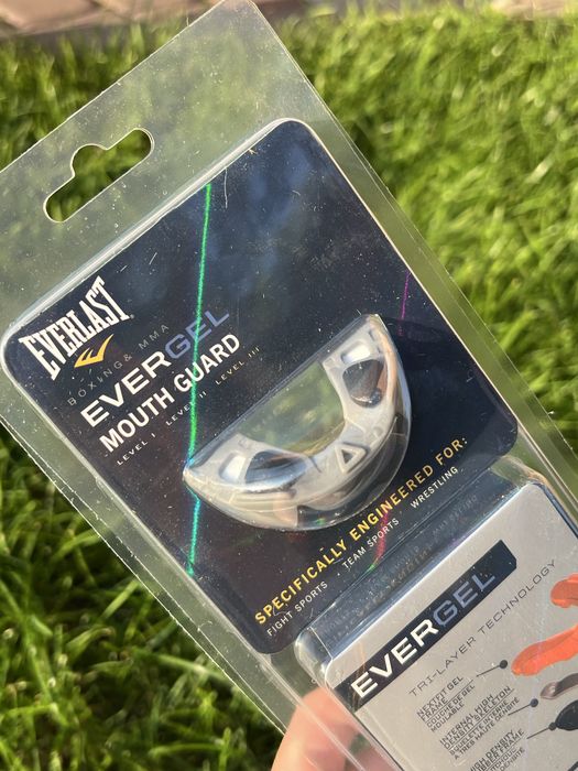 Капа боксерская EVERLAST/перчатки боксерские