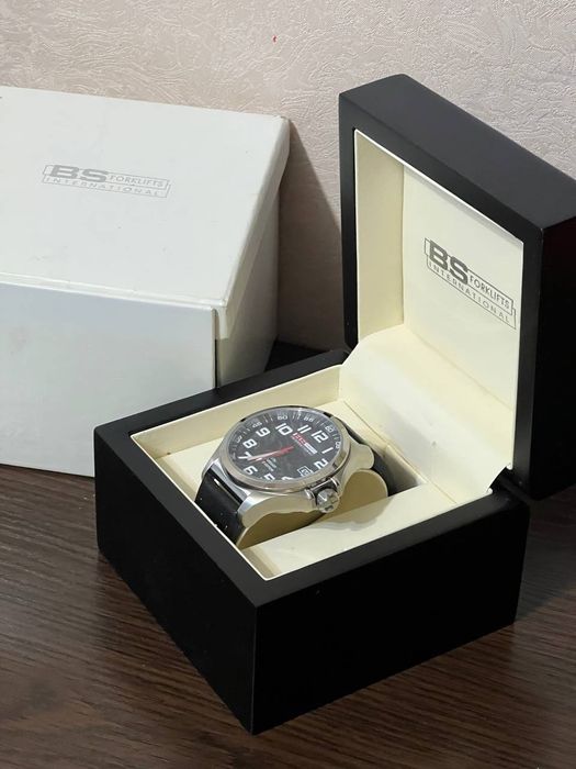 Годинник новий в коробці