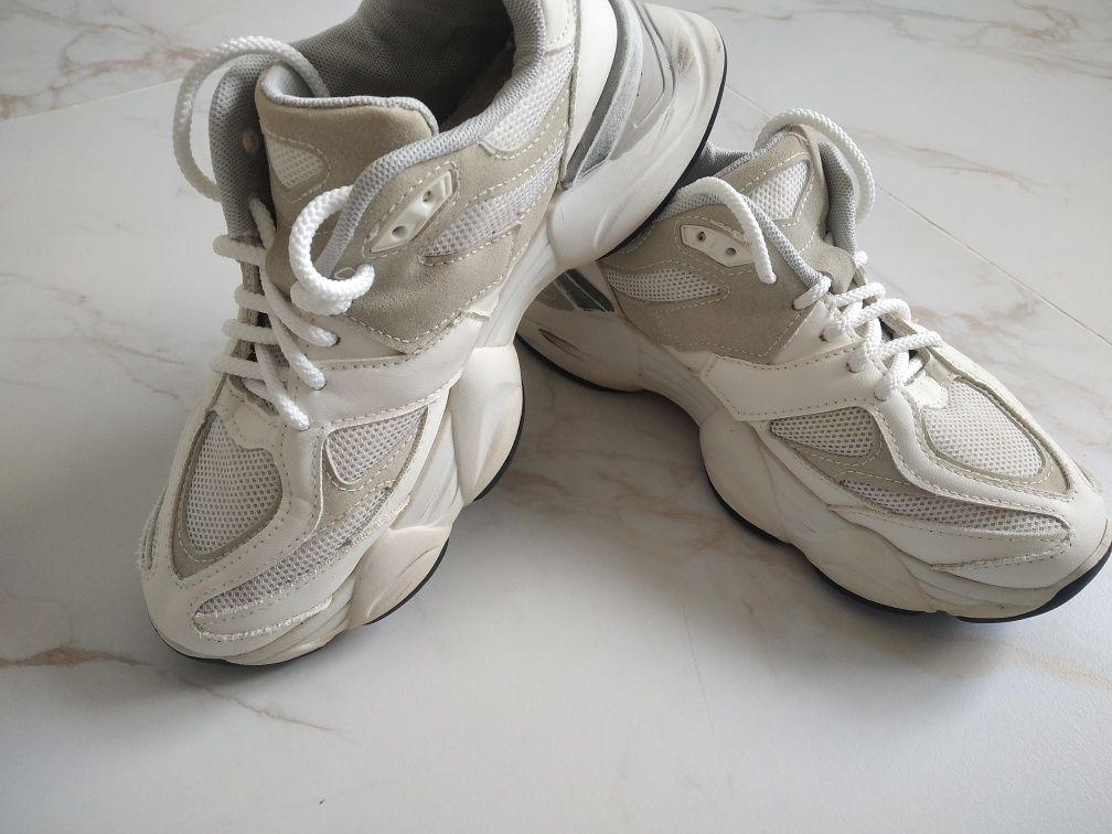 Продам жіночі кросівки NewBalance