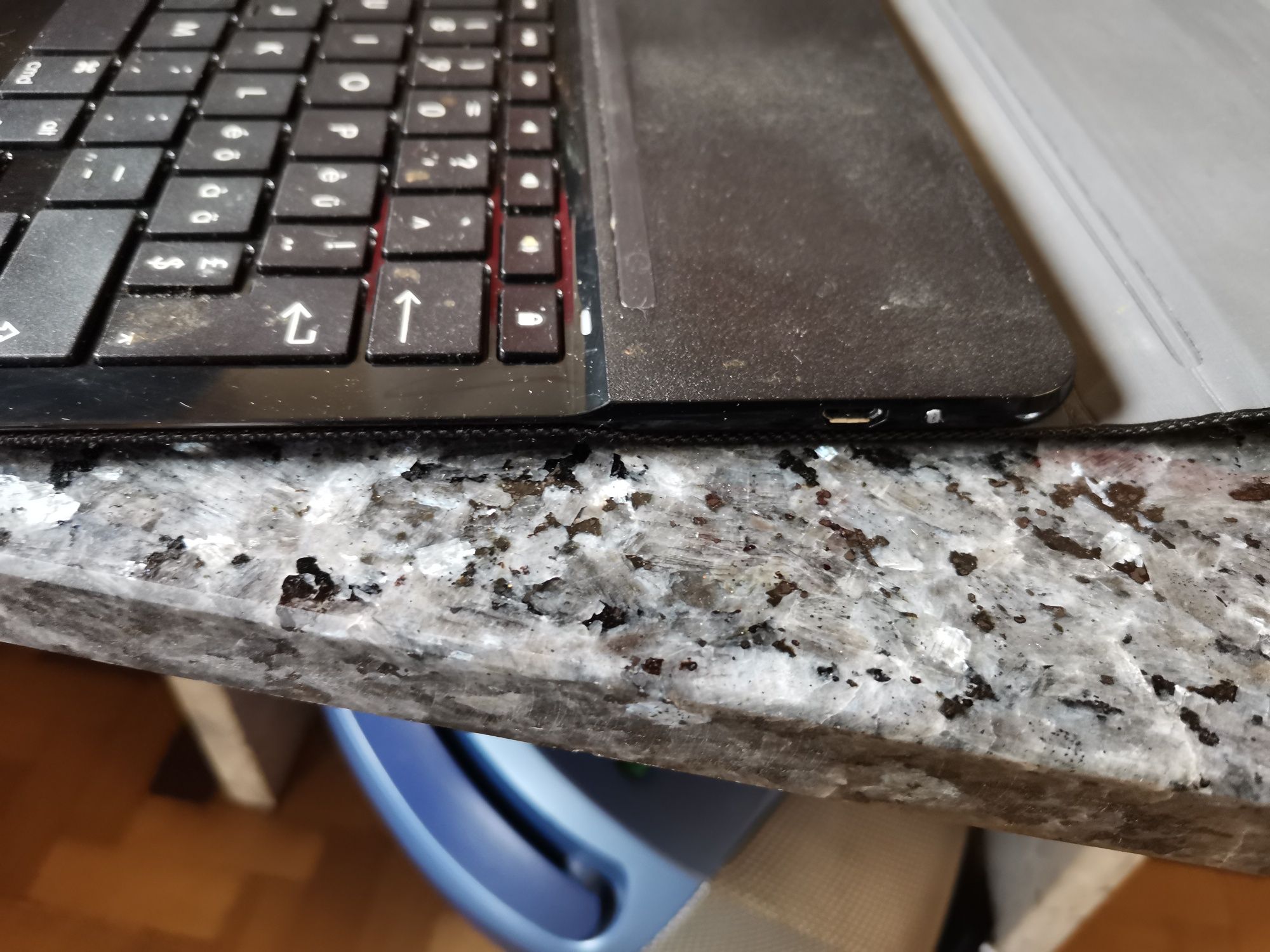 Etui z klawiaturą Logitech Type +do iPada