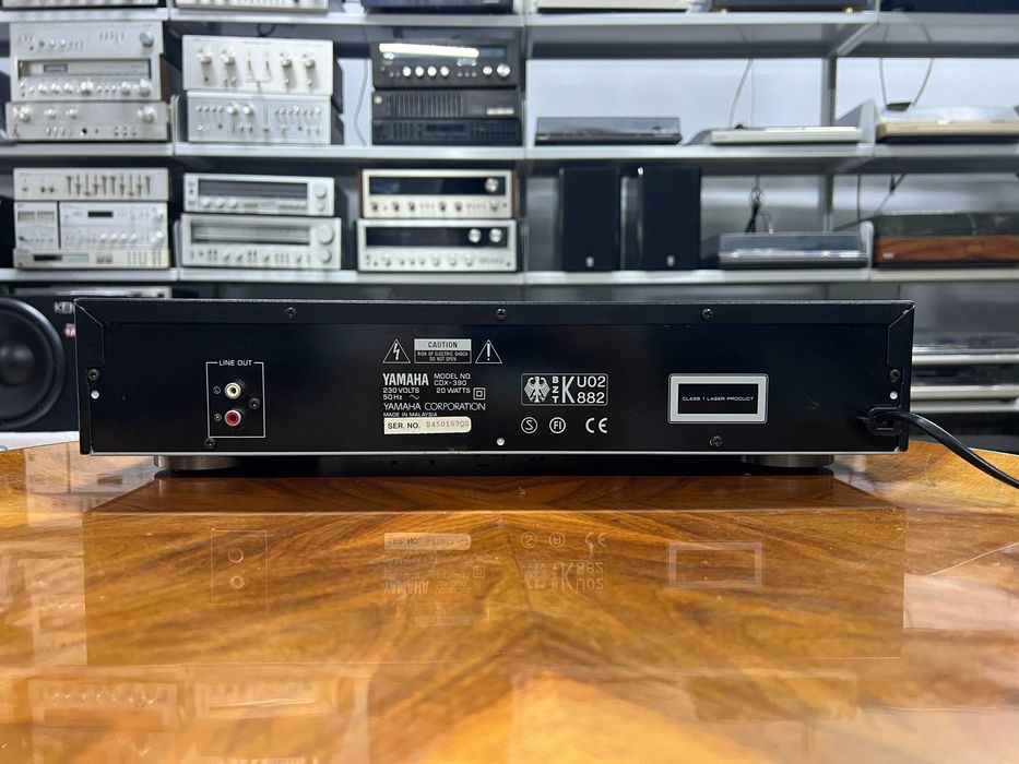 Odtwarzacz płyt CD Yamaha CDX-390 Audio Room