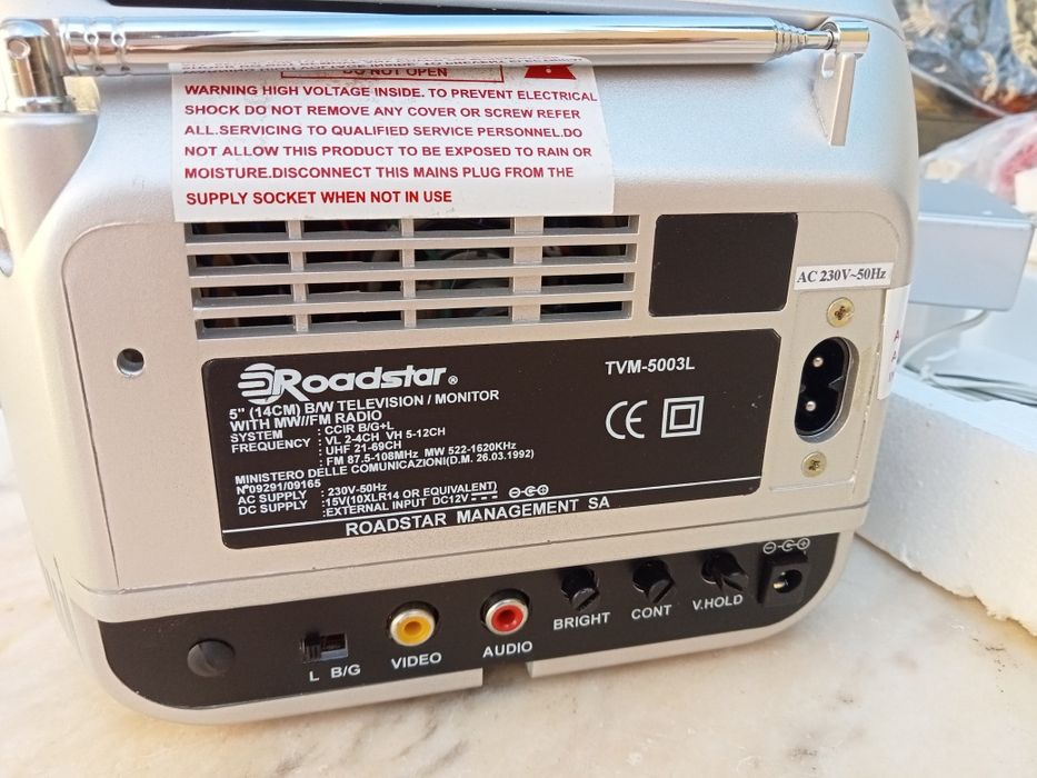 Mini TV e rádio portátil. Nova