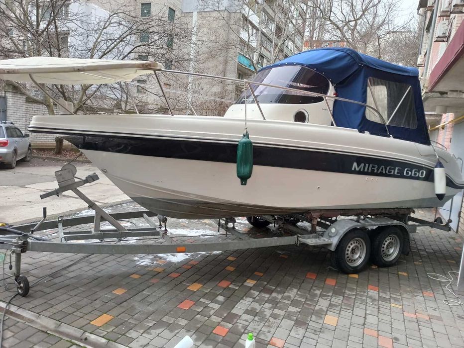 Моторний човен Mirage 660 з каютою і мотором Suzuki 250