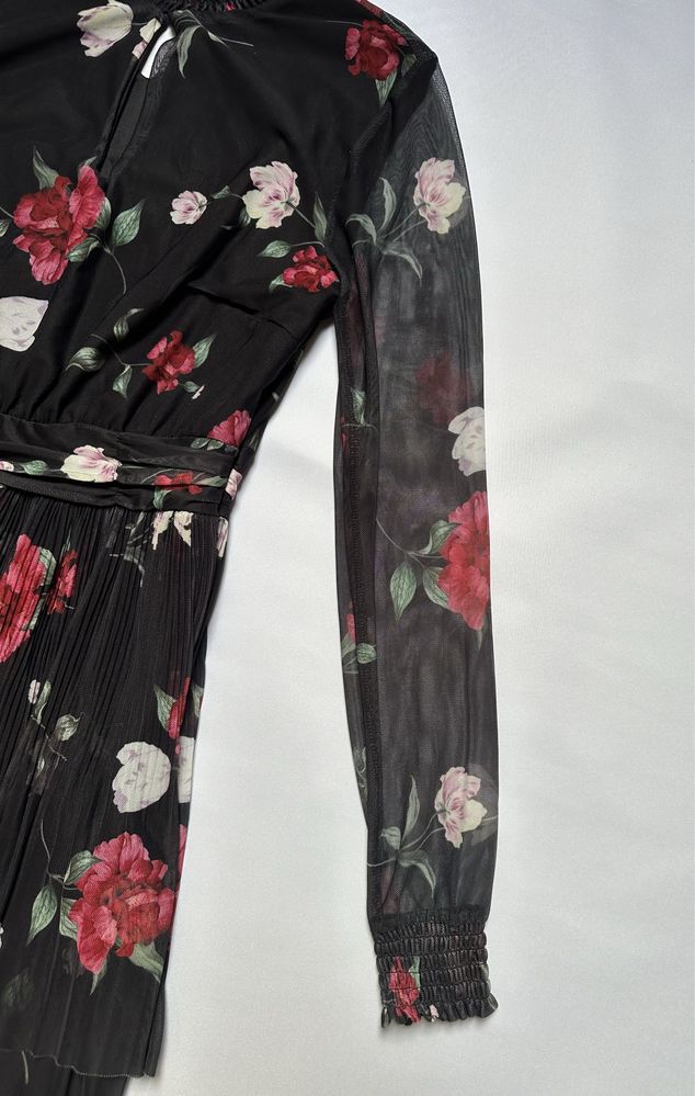 czarna sukienka w kwiaty marki MOHITO S