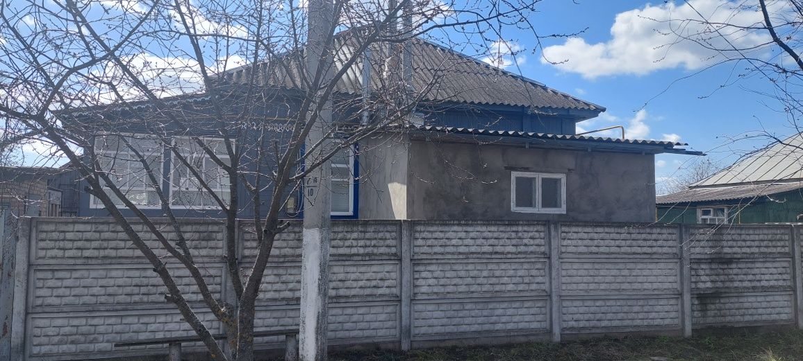 Продається будинок в житловому стані з земельною ділянкою у м. Конотоп