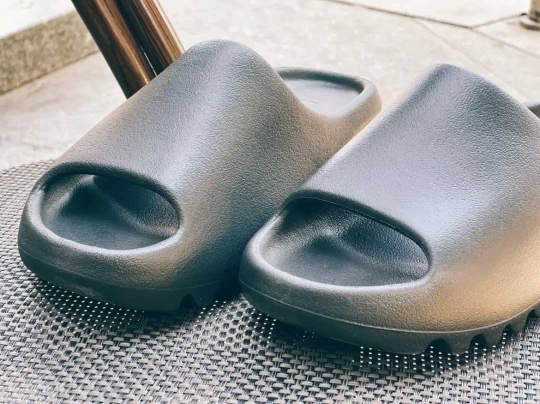 Projekt komety !Adidas Yeezy Slide Onyx R.  43