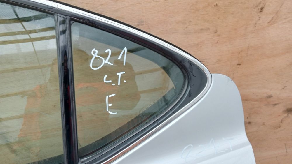 Lexus Is220   Sedan Drzwi Tył Lewy 1G1